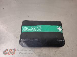 Gebruikte EHBO kit Ford Transit Connect (PJ2) 1.5 EcoBlue Prijs € 21,00 Margeregeling aangeboden door C&J Bedrijfsauto's & Onderdelen