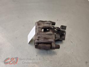 Gebruikte Remklauw (Tang) links-achter Ford Transit Connect (PJ2) 1.5 EcoBlue Prijs € 42,00 Margeregeling aangeboden door C&J Bedrijfsauto's & Onderdelen