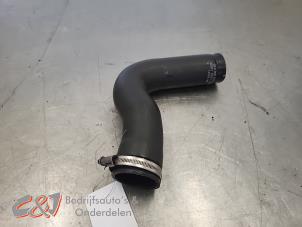 Gebruikte Intercooler Slang Mercedes Sprinter 3,5t (906.73) 315 CDI 16V Prijs € 36,75 Margeregeling aangeboden door C&J Bedrijfsauto's & Onderdelen