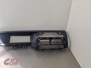 Gebruikte Dashboard deel Opel Vivaro 2.0 Diesel 145 Prijs € 42,00 Margeregeling aangeboden door C&J Bedrijfsauto's & Onderdelen