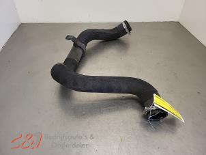 Gebruikte Intercooler Slang Opel Vivaro 2.0 Diesel 145 Prijs € 33,60 Margeregeling aangeboden door C&J Bedrijfsauto's & Onderdelen