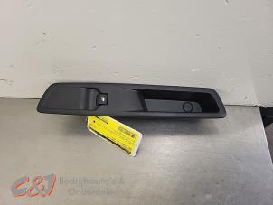 Gebruikte Elektrisch Raam Schakelaar Opel Vivaro 2.0 Diesel 145 Prijs € 21,00 Margeregeling aangeboden door C&J Bedrijfsauto's & Onderdelen