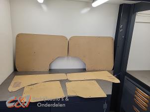 Gebruikte Laadbak bekleding Opel Vivaro 2.0 Diesel 145 Prijs € 120,75 Margeregeling aangeboden door C&J Bedrijfsauto's & Onderdelen