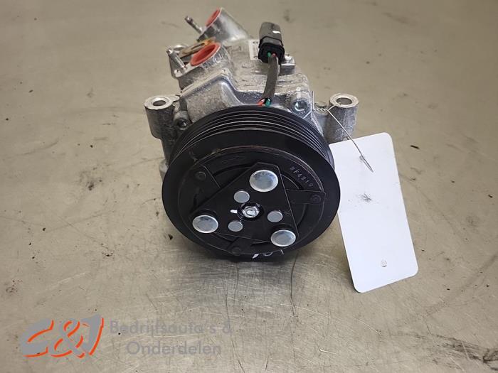 Aircopomp van een Opel Vivaro 2.0 Diesel 145 2024