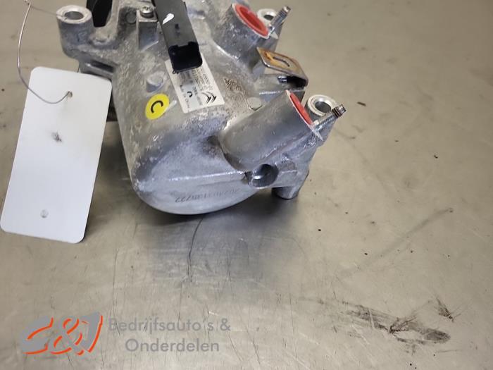 Aircopomp van een Opel Vivaro 2.0 Diesel 145 2024