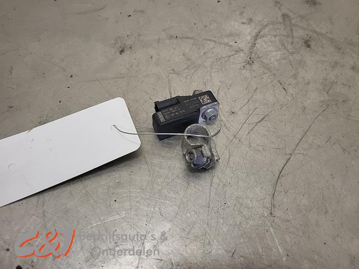 Gebruikte Accu sensor Opel Vivaro 2.0 Diesel 145 Prijs € 42,00 Margeregeling aangeboden door C&J Bedrijfsauto's & Onderdelen