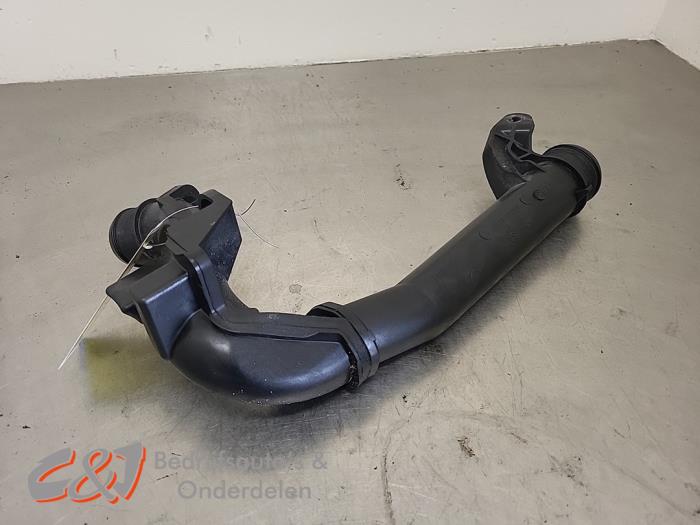 Gebruikte Intercooler Buis Opel Vivaro 2.0 Diesel 145 Prijs € 26,25 Margeregeling aangeboden door C&J Bedrijfsauto's & Onderdelen