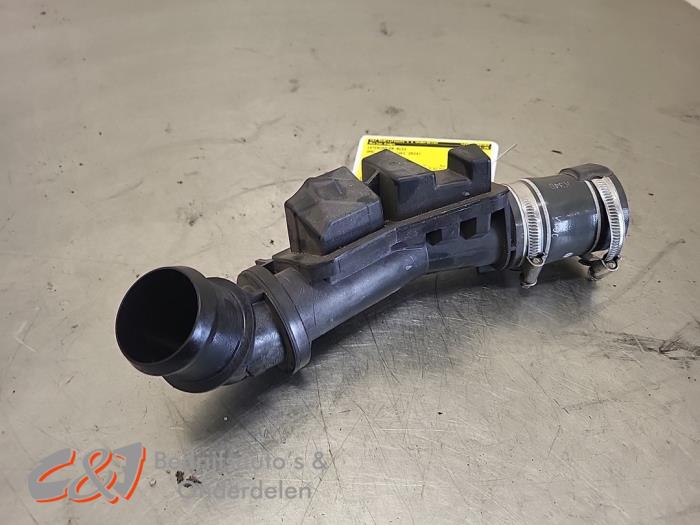 Gebruikte Intercooler Buis Opel Vivaro 2.0 Diesel 145 Prijs € 26,25 Margeregeling aangeboden door C&J Bedrijfsauto's & Onderdelen