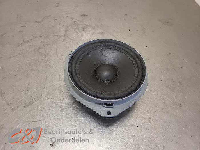 Gebruikte Luidspreker Iveco New Daily VI 35C18, 40C18, 50C18, 65C18, 70C18, 35S18 Prijs € 21,00 Margeregeling aangeboden door C&J Bedrijfsauto's & Onderdelen