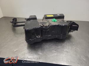 Gebruikte Adblue tank Opel Vivaro 2.0 Diesel 145 Prijs € 225,75 Margeregeling aangeboden door C&J Bedrijfsauto's & Onderdelen