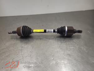 Gebruikte Steekas links-voor Opel Vivaro 2.0 Diesel 145 Prijs € 131,25 Margeregeling aangeboden door C&J Bedrijfsauto's & Onderdelen