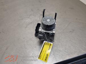 Gebruikte ABS Pomp Nissan NV 300 2.0 dCi 16V 120 Prijs € 68,25 Margeregeling aangeboden door C&J Bedrijfsauto's & Onderdelen