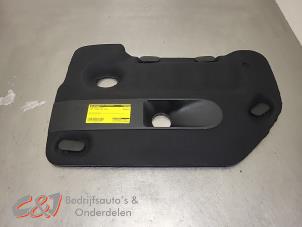 Gebruikte Afdekplaat motor Opel Vivaro 2.0 Diesel 145 Prijs € 47,25 Margeregeling aangeboden door C&J Bedrijfsauto's & Onderdelen