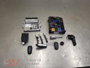 Gebruikte Kontaktslot + computer Opel Vivaro 2.0 Diesel 145 Prijs € 682,50 Margeregeling aangeboden door C&J Bedrijfsauto's & Onderdelen