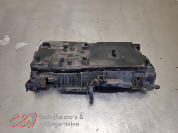Gebruikte Afdekplaat motor Nissan NV 300 2.0 dCi 16V 120 Prijs € 21,00 Margeregeling aangeboden door C&J Bedrijfsauto's & Onderdelen
