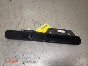 Gebruikte Ruit schakelaar elektrisch Toyota ProAce 2.0 D-4D 122 16V Worker Prijs € 10,50 Margeregeling aangeboden door C&J Bedrijfsauto's & Onderdelen