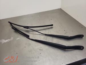 Gebruikte Ruitenwisserarm set Toyota ProAce 2.0 D-4D 122 16V Worker Prijs € 31,50 Margeregeling aangeboden door C&J Bedrijfsauto's & Onderdelen