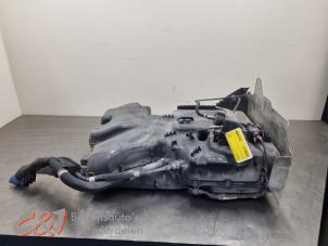 Gebruikte Adblue tank Volkswagen Crafter (SY) 2.0 TDI RWD Prijs € 341,25 Margeregeling aangeboden door C&J Bedrijfsauto's & Onderdelen