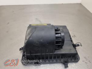 Gebruikte Luchtfilterhuis Volkswagen Crafter (SY) 2.0 TDI RWD Prijs € 21,00 Margeregeling aangeboden door C&J Bedrijfsauto's & Onderdelen