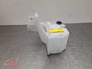 Gebruikte Ruitensproeiertank voor Volkswagen Crafter (SY) 2.0 TDI RWD Prijs € 36,75 Margeregeling aangeboden door C&J Bedrijfsauto's & Onderdelen