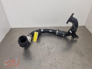 Gebruikte Intercooler Buis Renault Master III (FV) 2.3 dCi 150 16V FWD Prijs € 131,25 Margeregeling aangeboden door C&J Bedrijfsauto's & Onderdelen