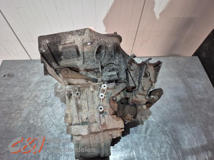 Versnellingsbak van een Fiat Doblo Cargo (263) 1.3 MJ 16V DPF Euro 5 2016