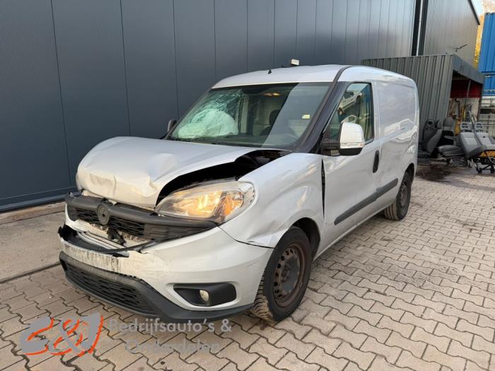 Versnellingsbak van een Fiat Doblo Cargo (263) 1.3 MJ 16V DPF Euro 5 2016