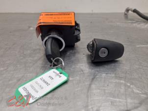 Gebruikte Sleutel + Contactslot Mercedes Vito (447.6) 2.2 116 CDI 16V Prijs € 120,75 Margeregeling aangeboden door C&J Bedrijfsauto's & Onderdelen