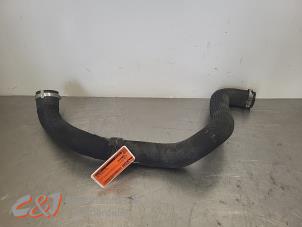 Gebruikte Intercooler Slang Opel Vivaro 2.0 Diesel 145 Prijs € 26,25 Margeregeling aangeboden door C&J Bedrijfsauto's & Onderdelen