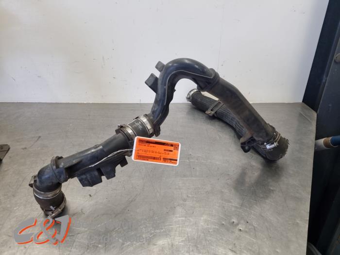 Gebruikte Intercooler Buis Toyota ProAce 2.0 D-4D 122 16V Worker Prijs € 36,75 Margeregeling aangeboden door C&J Bedrijfsauto's & Onderdelen