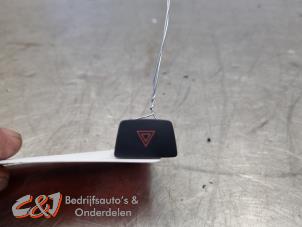 Gebruikte Gevarenlicht Schakelaar Ford Transit Custom 2.0 EcoBlue 136 Prijs € 8,93 Margeregeling aangeboden door C&J Bedrijfsauto's & Onderdelen