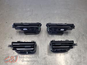 Gebruikte Luchtrooster Dashboard Ford Transit Custom 2.0 EcoBlue 136 Prijs € 89,25 Margeregeling aangeboden door C&J Bedrijfsauto's & Onderdelen