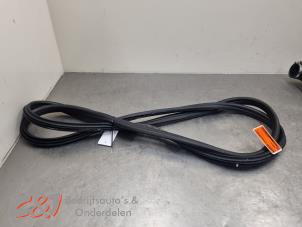 Gebruikte Schuifdeur Rubber rechts Ford Transit Custom 2.0 EcoBlue 136 Prijs € 47,25 Margeregeling aangeboden door C&J Bedrijfsauto's & Onderdelen