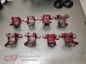 Gebruikte Scharnierset Ford Ranger 3.2 TDCI 20V 4x4 Prijs € 63,00 Margeregeling aangeboden door C&J Bedrijfsauto's & Onderdelen