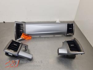 Gebruikte Luchtrooster Dashboard Ford Ranger 3.2 TDCI 20V 4x4 Prijs € 63,00 Margeregeling aangeboden door C&J Bedrijfsauto's & Onderdelen