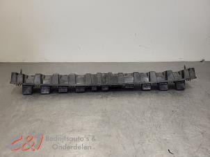 Gebruikte Bumpersteun midden-achter Ford Transit Custom 2.0 EcoBlue 136 Prijs € 36,75 Margeregeling aangeboden door C&J Bedrijfsauto's & Onderdelen