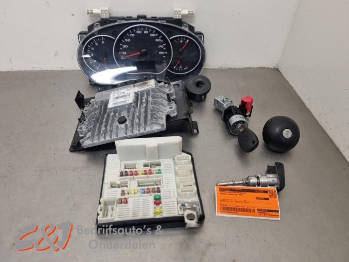 Gebruikte Computer Motormanagement Renault Kangoo Express (FW) 1.5 dCi 90 FAP Prijs € 157,50 Margeregeling aangeboden door C&J Bedrijfsauto's & Onderdelen