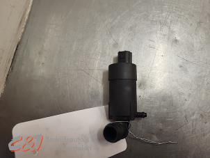 Gebruikte Ruitensproeierpomp voor Ford Transit Custom 2.0 EcoBlue 136 Prijs € 11,55 Margeregeling aangeboden door C&J Bedrijfsauto's & Onderdelen