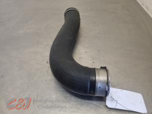 Gebruikte Intercooler Slang Renault Master III (FV) 2.3 dCi 125 16V FWD Prijs € 21,00 Margeregeling aangeboden door C&J Bedrijfsauto's & Onderdelen