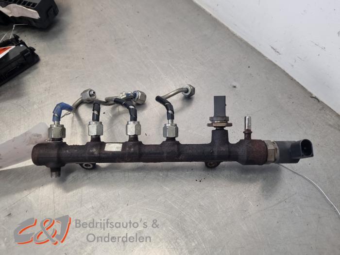 Gebruikte Injector brug Ford Transit 2.0 TDCi 16V Eco Blue 130 Prijs € 89,25 Margeregeling aangeboden door C&J Bedrijfsauto's & Onderdelen