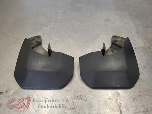 Gebruikte Spatlap Ford Transit 2.2 TDCi 16V Prijs € 42,00 Margeregeling aangeboden door C&J Bedrijfsauto's & Onderdelen