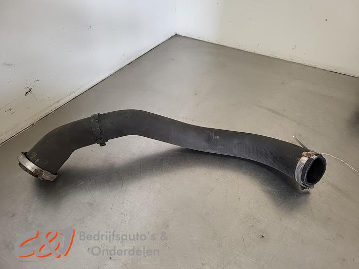 Gebruikte Intercooler Slang Opel Combo Cargo 1.5 CDTI 130 Prijs € 15,75 Margeregeling aangeboden door C&J Bedrijfsauto's & Onderdelen