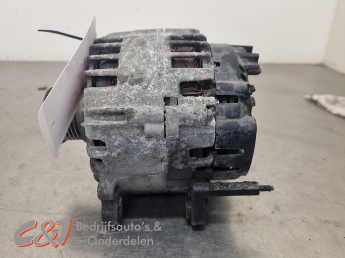 Dynamo van een Volkswagen Transporter T6 2.0 TDI DRF 4Motion 2016