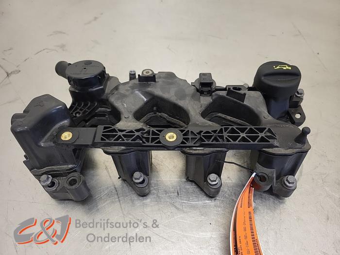 Gebruikte Kleppendeksel Opel Combo Cargo 1.5 CDTI 130 Prijs € 23,63 Margeregeling aangeboden door C&J Bedrijfsauto's & Onderdelen