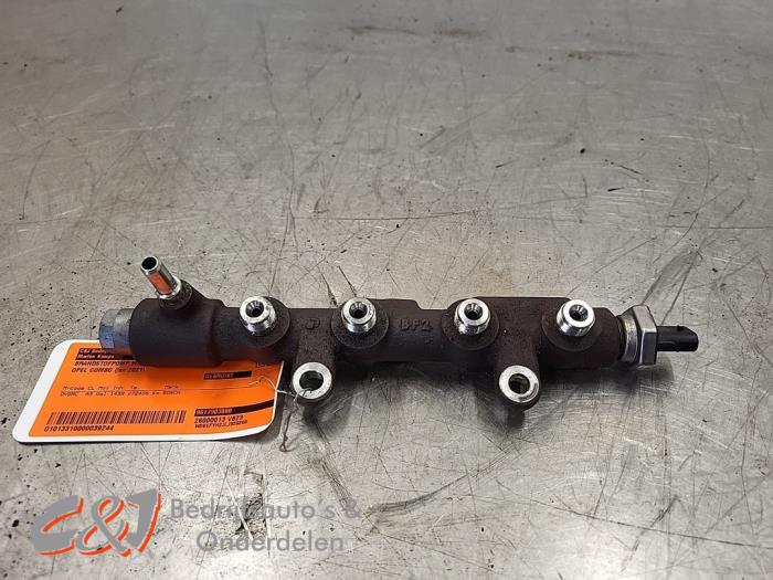 Gebruikte Injector brug Opel Combo Cargo 1.5 CDTI 130 Prijs € 21,00 Margeregeling aangeboden door C&J Bedrijfsauto's & Onderdelen