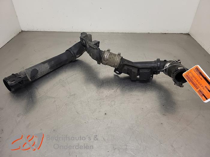 Gebruikte Intercooler Buis Peugeot Expert (V1/VA/VB/VE/VF/VT/VY) 2.0 Blue HDi 120 16V Prijs € 18,38 Margeregeling aangeboden door C&J Bedrijfsauto's & Onderdelen