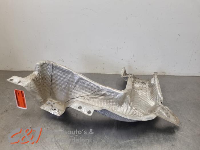 Gebruikte Hitteschild uitlaat Volkswagen Caddy Cargo V (SBA/SBH) 2.0 TDI BlueMotionTechnology Prijs € 26,25 Margeregeling aangeboden door C&J Bedrijfsauto's & Onderdelen
