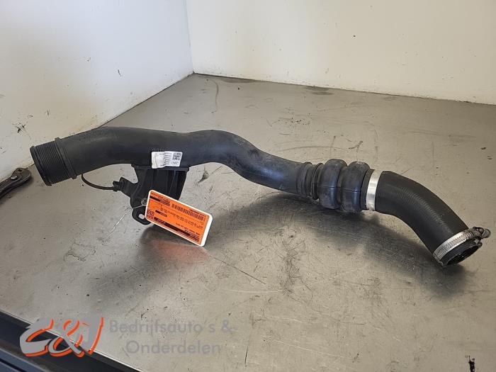 Gebruikte Intercooler Buis Ford Transit Custom 2.0 TDCi 16V Eco Blue 130 Prijs € 15,75 Margeregeling aangeboden door C&J Bedrijfsauto's & Onderdelen