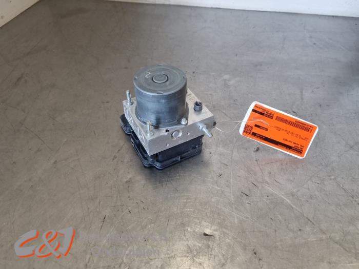 Gebruikte ABS Pomp Opel Vivaro 2.0 Diesel 145 Prijs € 89,25 Margeregeling aangeboden door C&J Bedrijfsauto's & Onderdelen