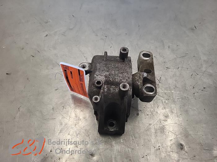 Gebruikte Motorrubber Volkswagen Caddy IV 2.0 TDI 102 Prijs € 14,70 Margeregeling aangeboden door C&J Bedrijfsauto's & Onderdelen